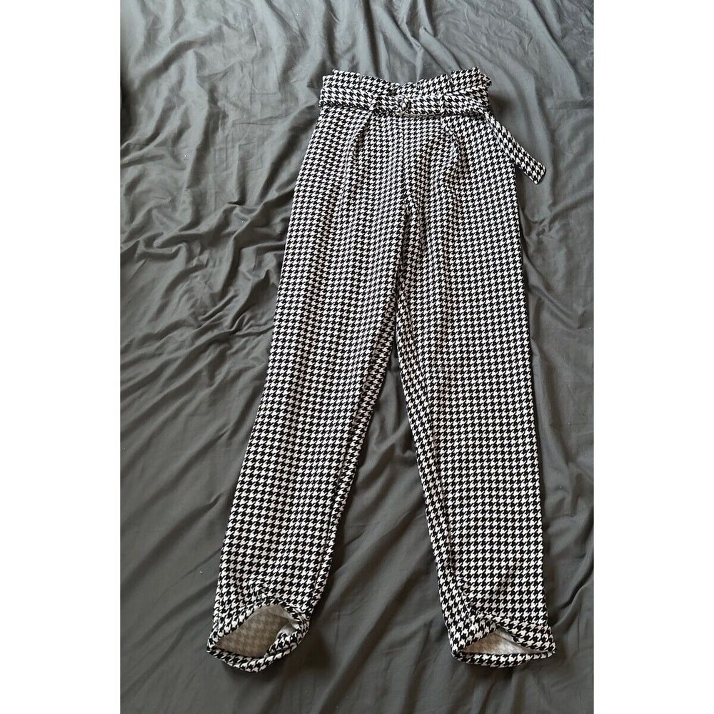 Super Cute Black & White Pants with‎ Belt